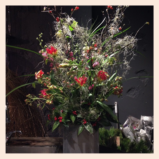お正月用にも、珍しいお花などを取り入れたオートクチュールなスタイルをご提案致します！#お正月 #アレンジメント