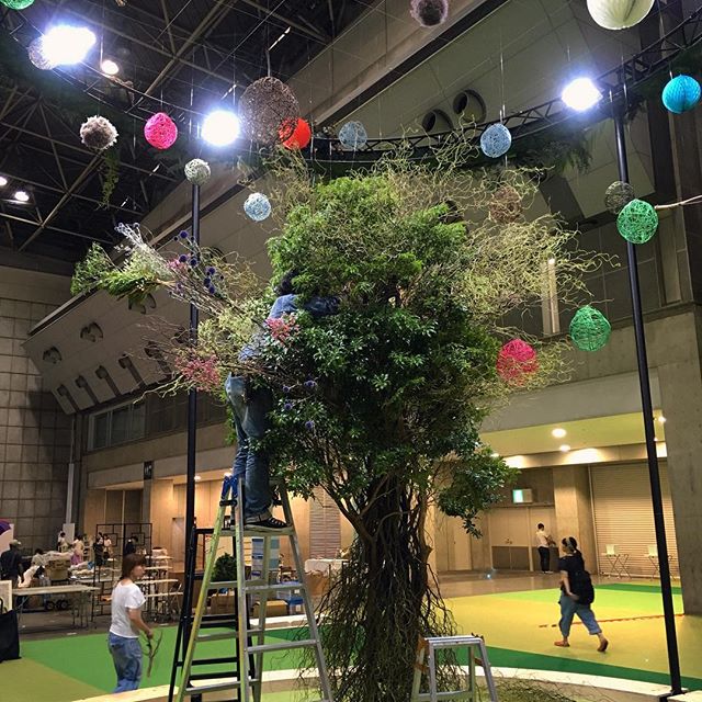 ハンドメイドインジャパンフェス2016徹夜で作った大きな木🌳ぜひ会場でご覧下さい️