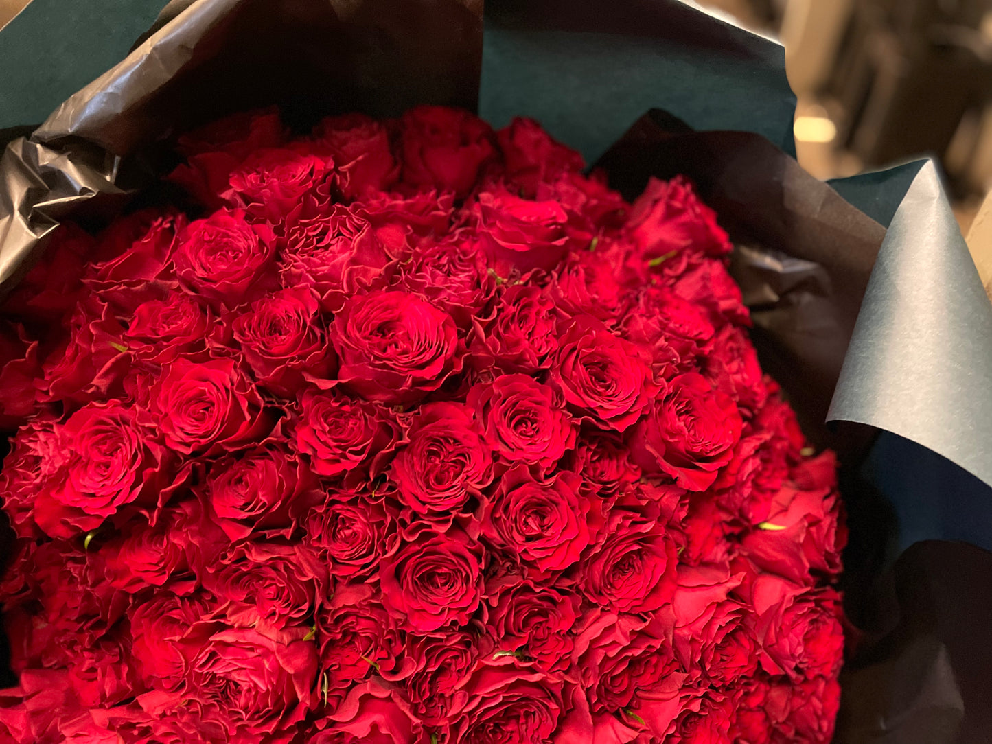 特別な赤いバラの花束