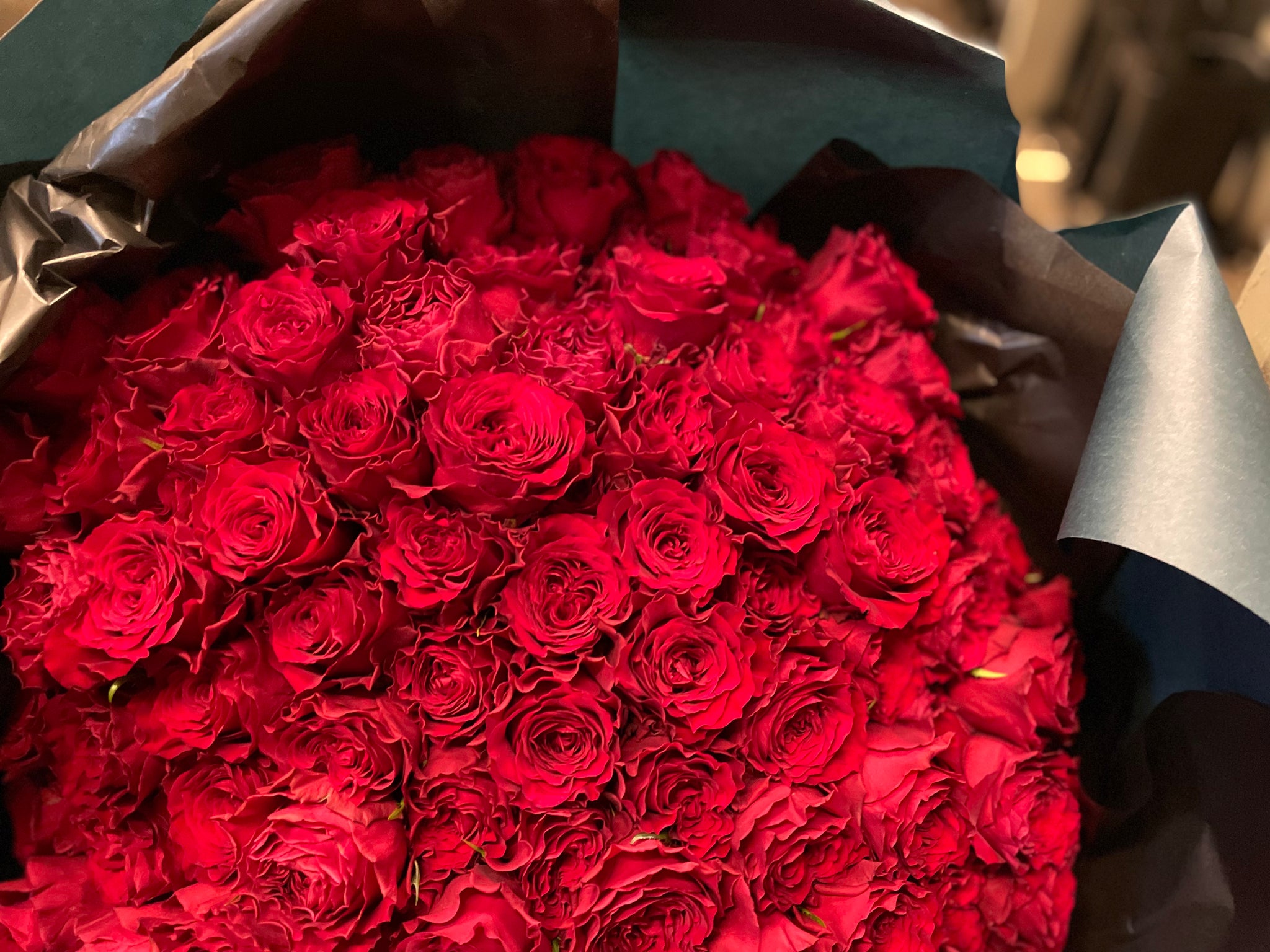 特別な赤いバラの花束