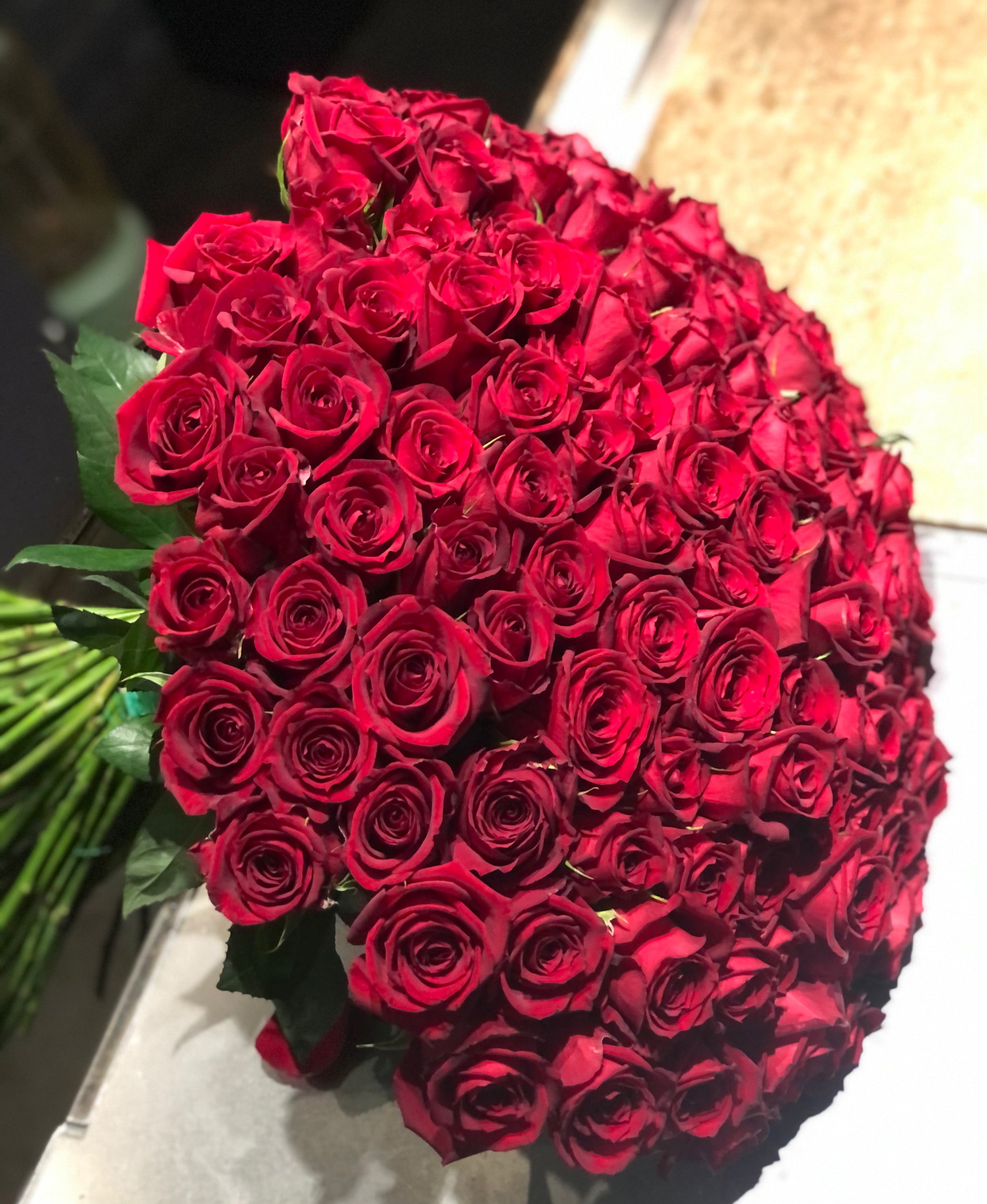 特別な赤いバラの花束